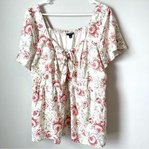 Torrid Women Size 1 Baby Doll Lace-Up Top Roses White Floral Flutter Sleeves